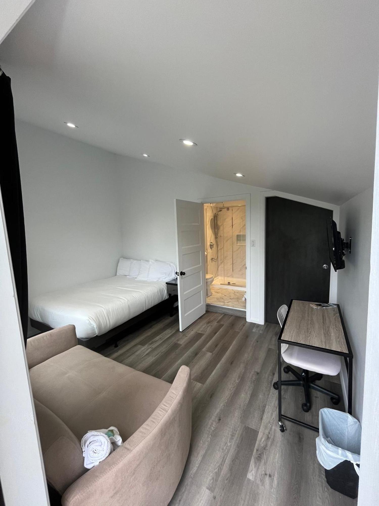 Auberge De Ferme-Neuve Lac-Saint-Paul Esterno foto