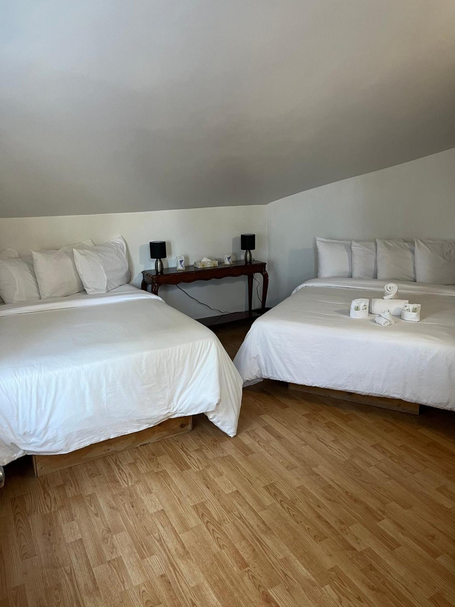 Auberge De Ferme-Neuve Lac-Saint-Paul Esterno foto