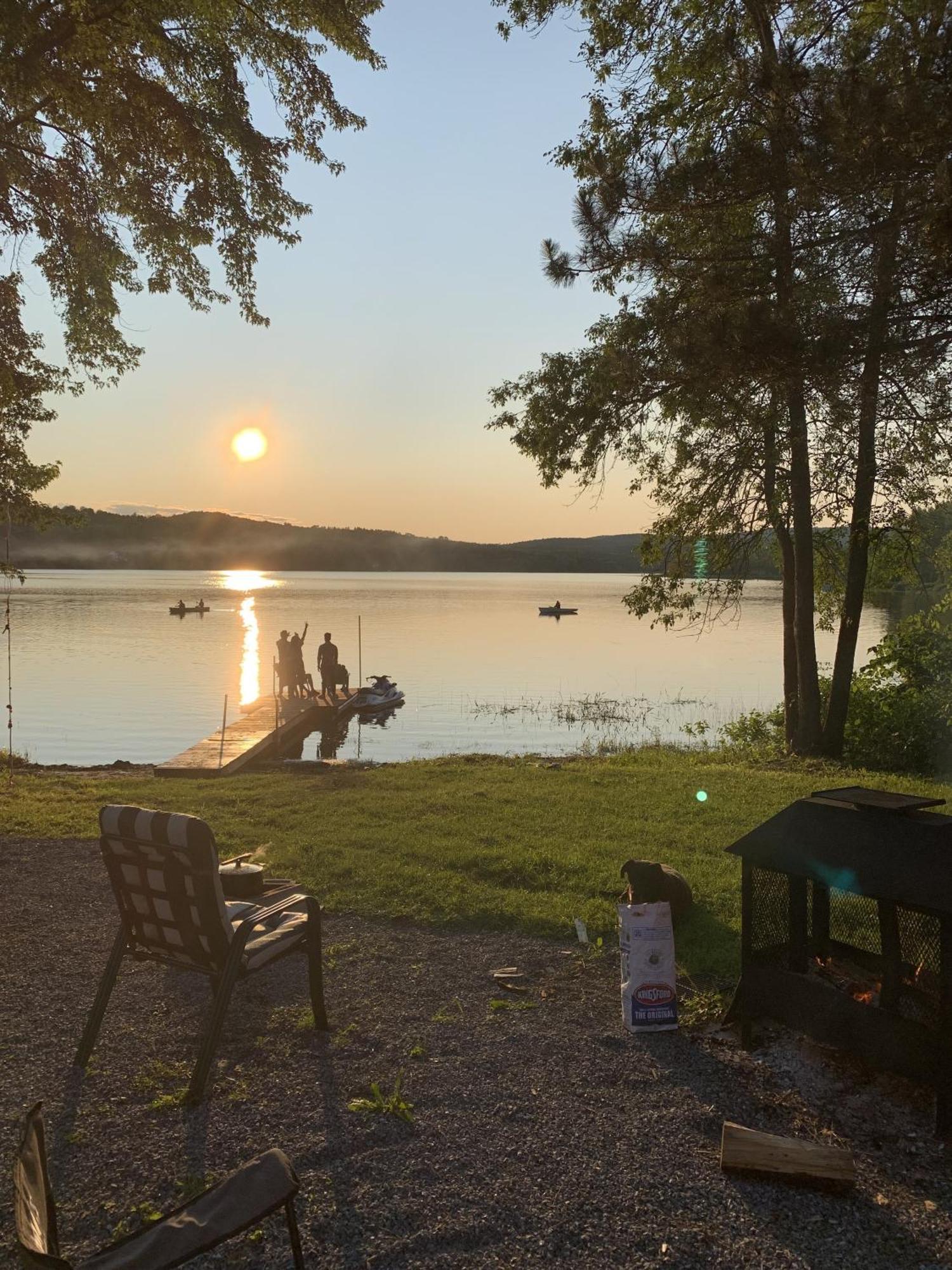 Auberge De Ferme-Neuve Lac-Saint-Paul Esterno foto