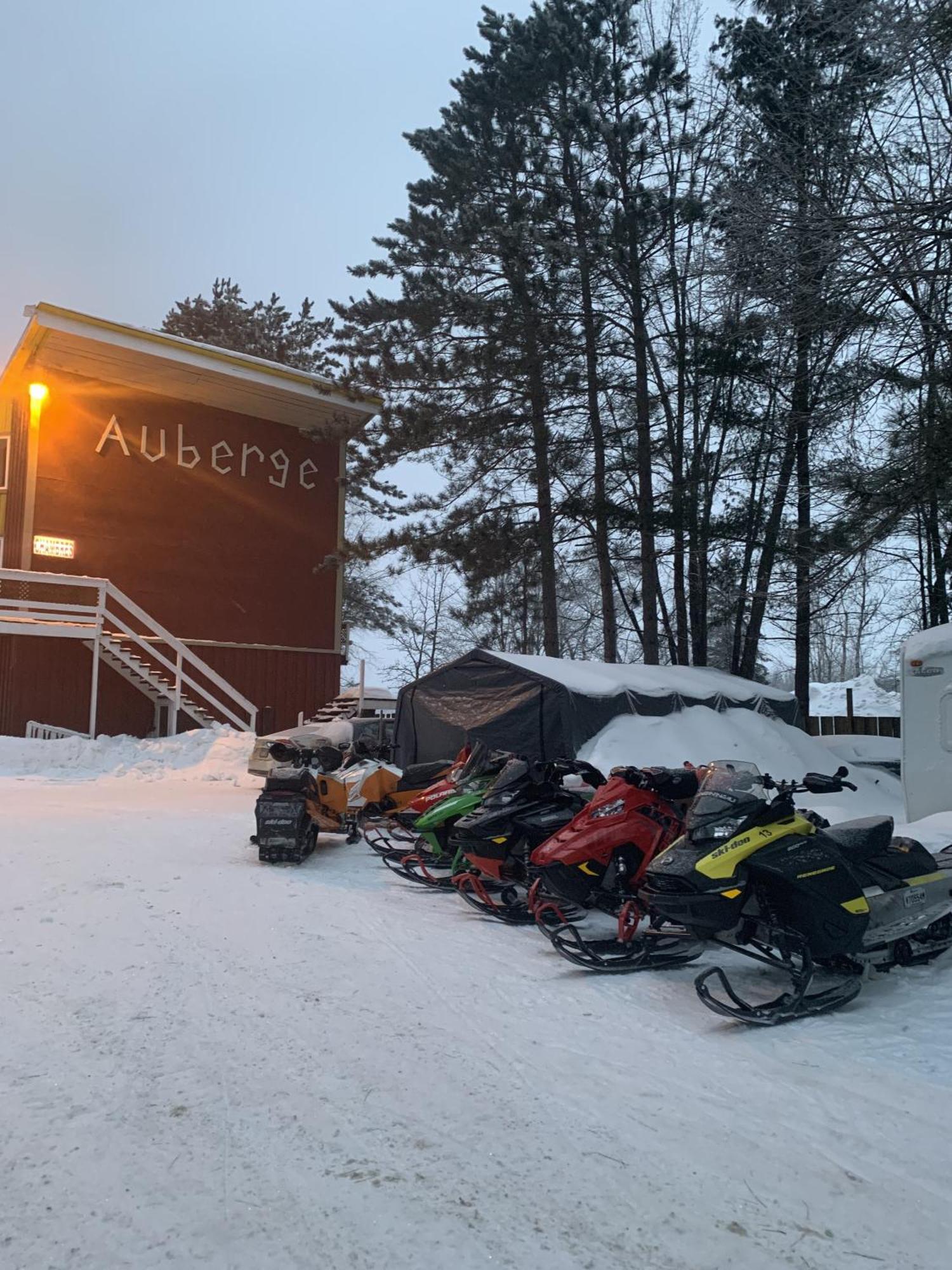 Auberge De Ferme-Neuve Lac-Saint-Paul Esterno foto