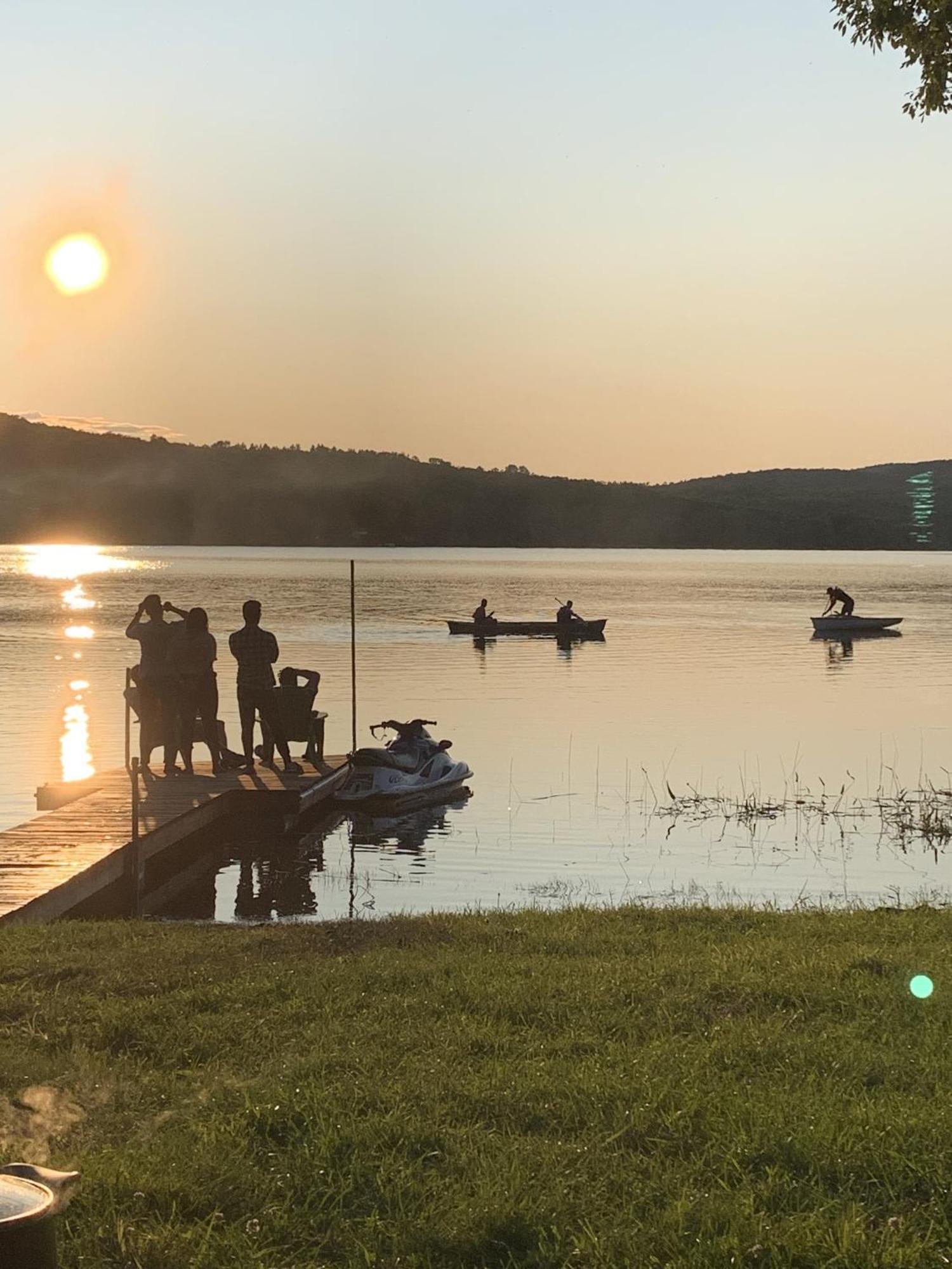 Auberge De Ferme-Neuve Lac-Saint-Paul Esterno foto