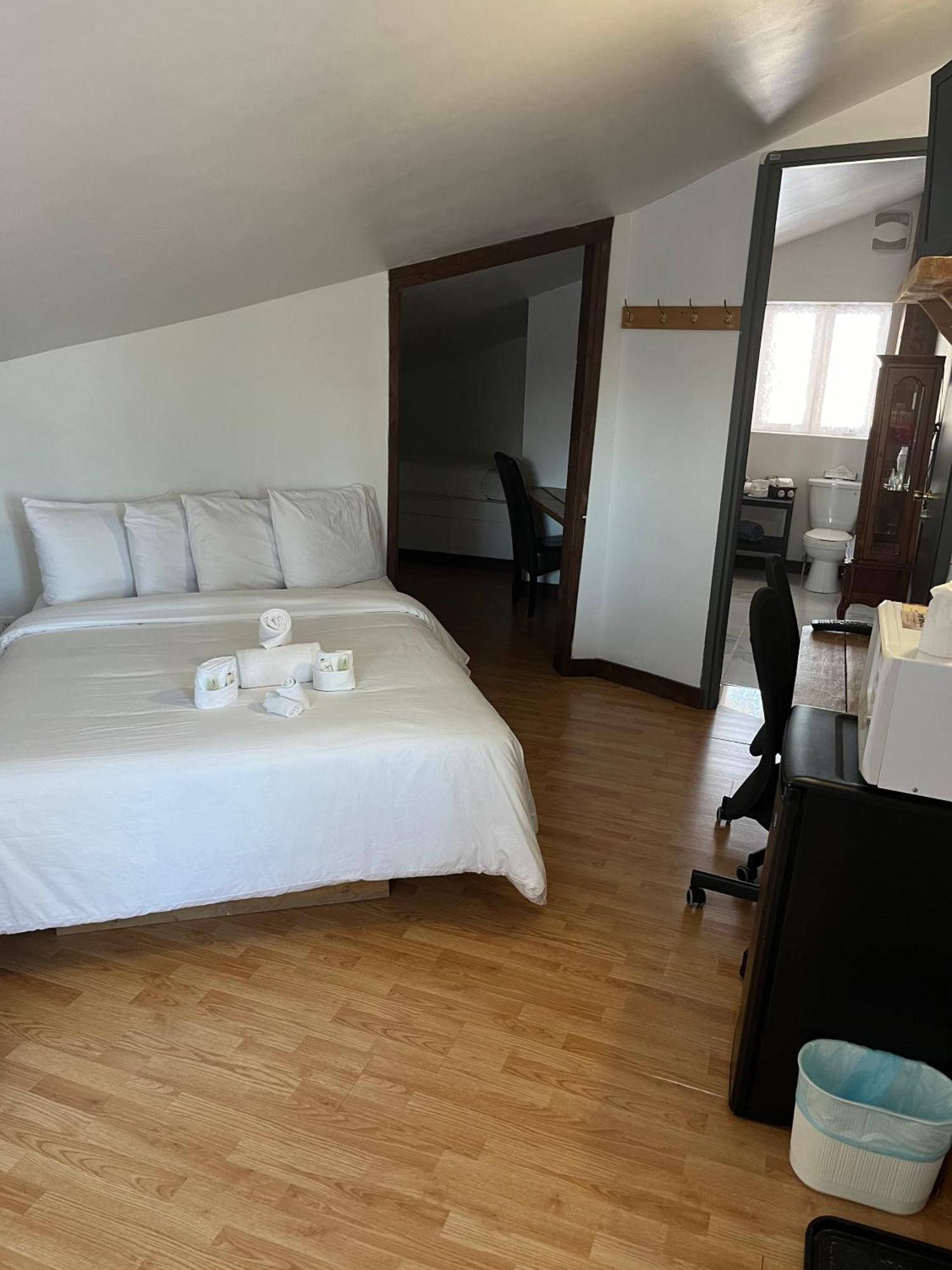 Auberge De Ferme-Neuve Lac-Saint-Paul Esterno foto