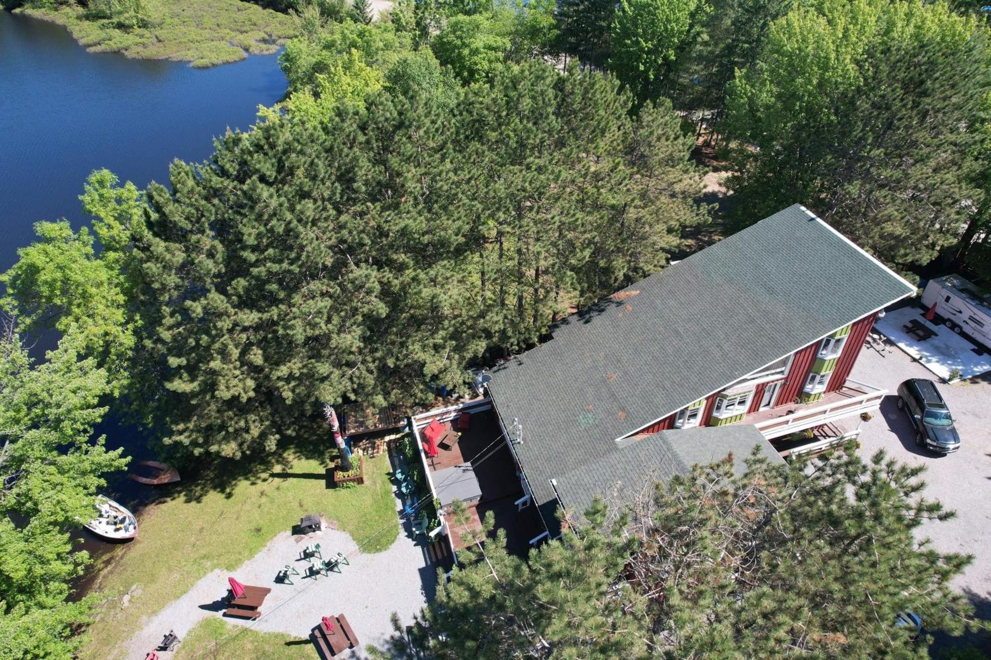 Auberge De Ferme-Neuve Lac-Saint-Paul Esterno foto