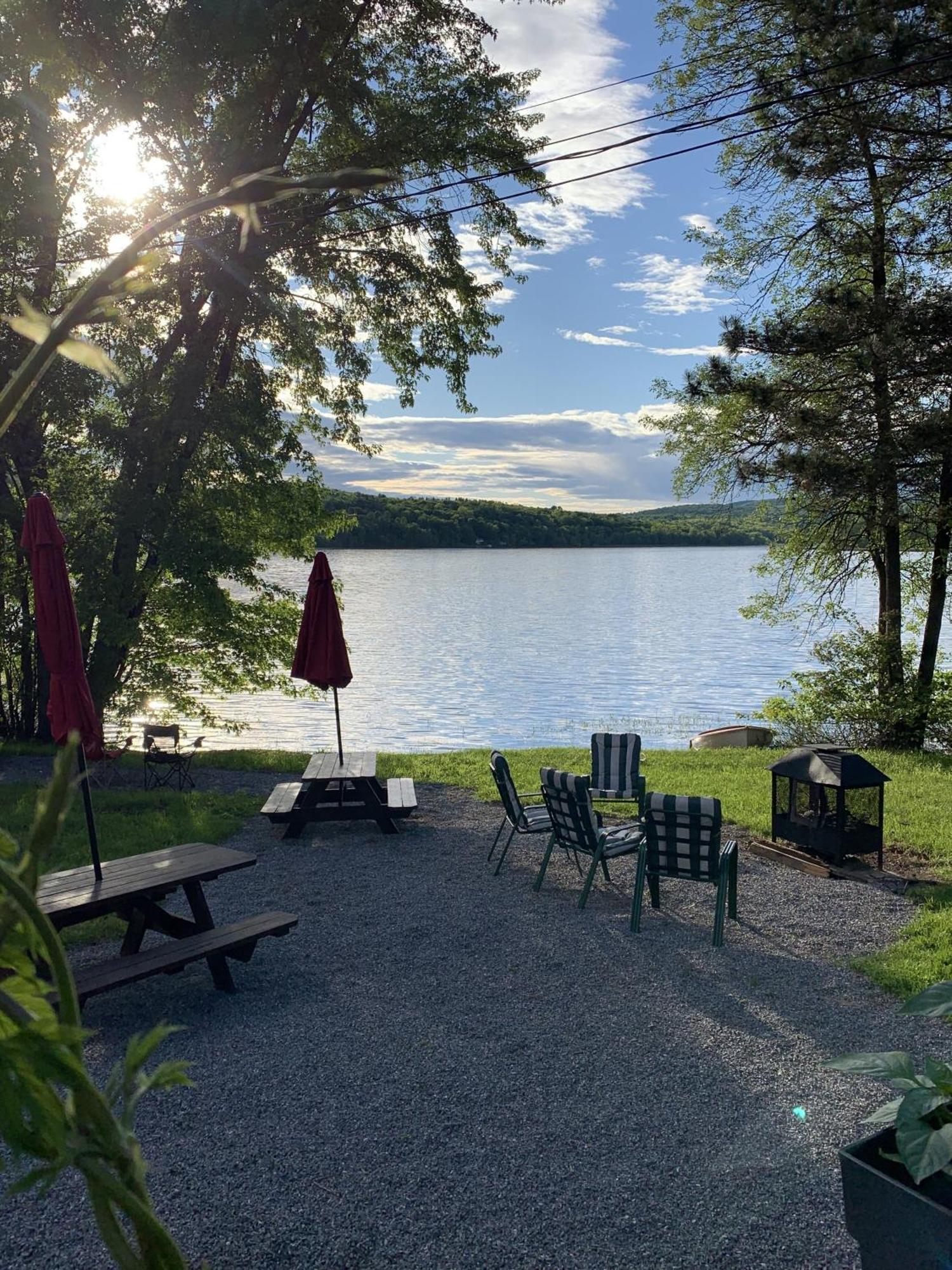 Auberge De Ferme-Neuve Lac-Saint-Paul Esterno foto