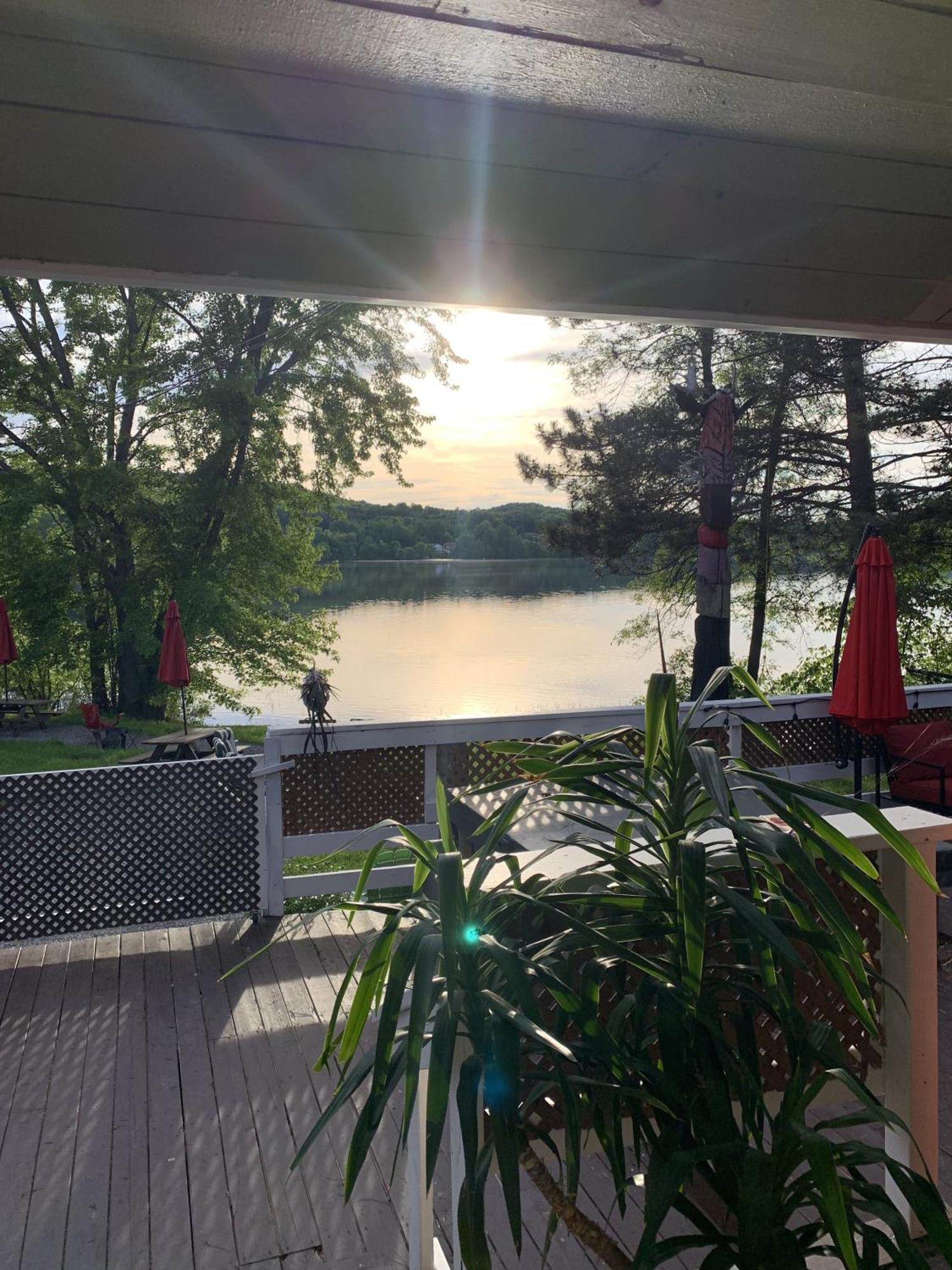 Auberge De Ferme-Neuve Lac-Saint-Paul Esterno foto